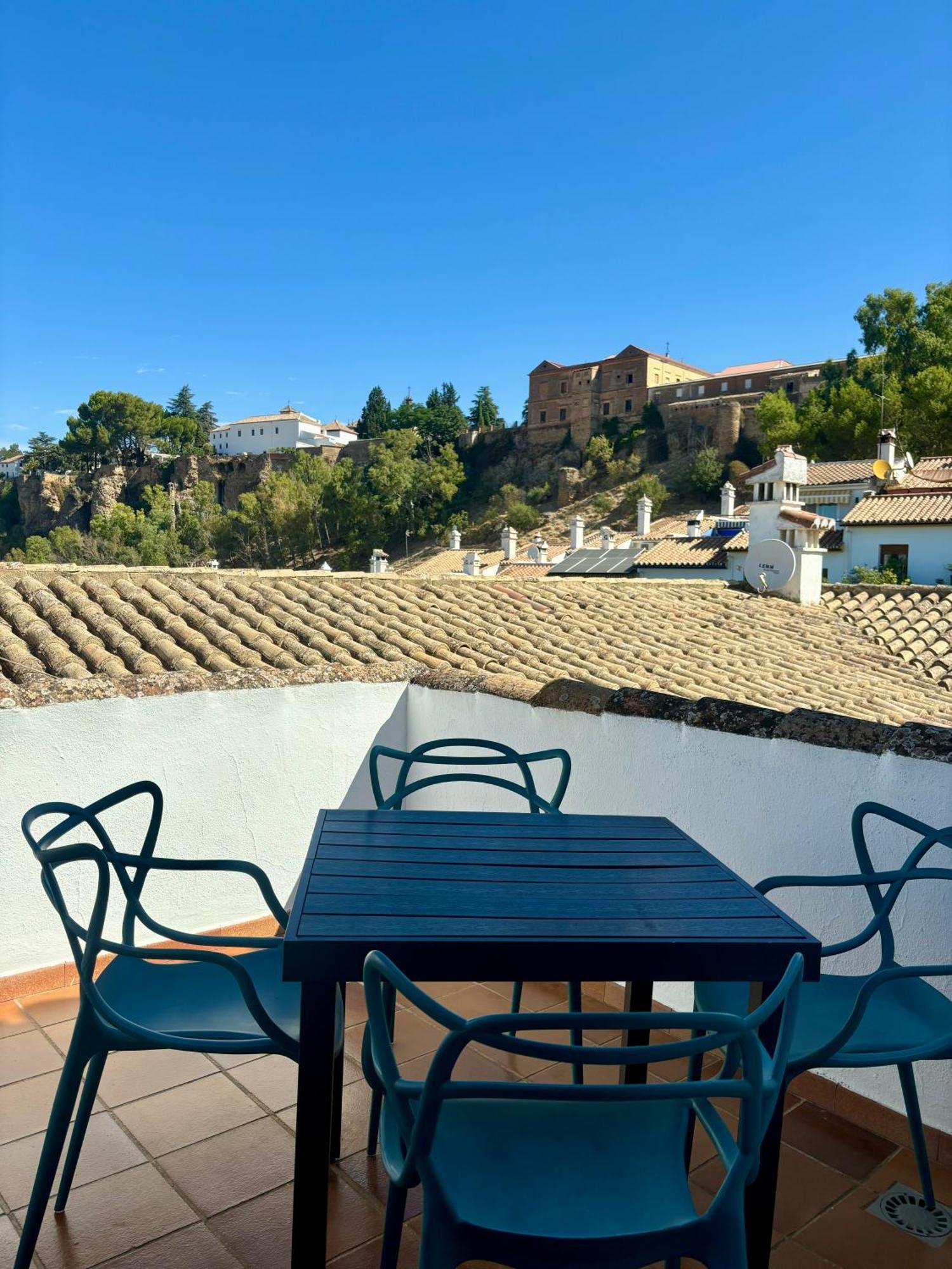 Piso Blanco Apartment Ronda Bagian luar foto